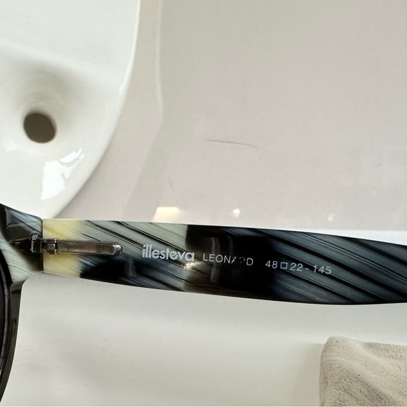 Illesteva Leonard Sunglasses in Horn/Aqua Green - Picture 4 of 8